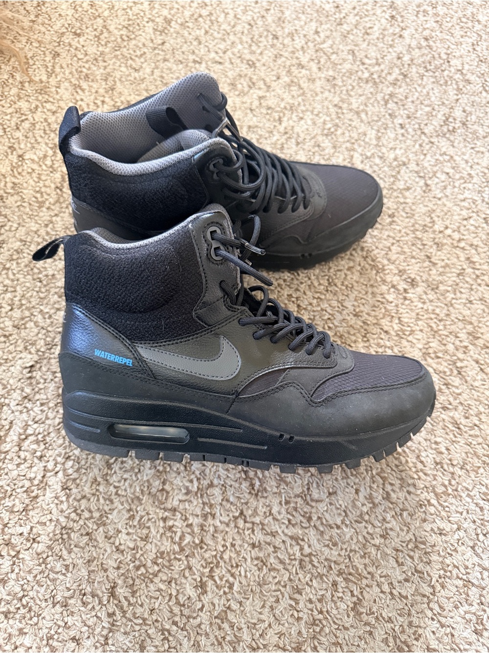 Nike Woman Black High-Top Waterproof Boots